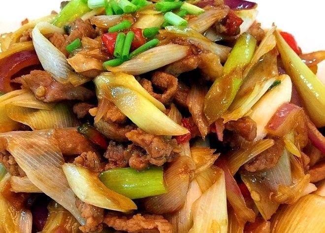 炒葱椒鸡是一道不错的开胃下饭菜，炒葱椒鸡怎么做？