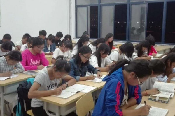 应接不暇的暇什么意思