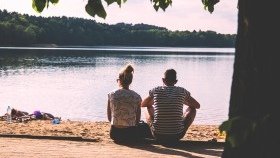 大四女生分手后怀孕却被前男友拉黑,恋爱时女生该如何保护自己?