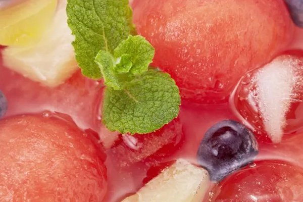 冬寒抱冰,夏热握火的意思