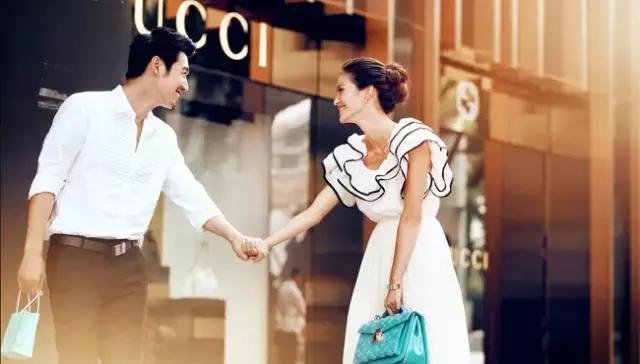 有个爱买东西的老公是什么体验？