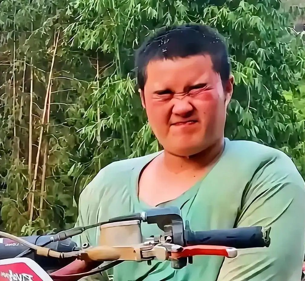 “龙麻子”回应借钱买油救灾是真的！身世贫苦的他，为何能做到拯救别人？