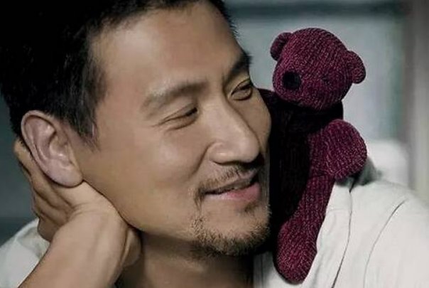 张家辉是张学友亲弟弟吗？