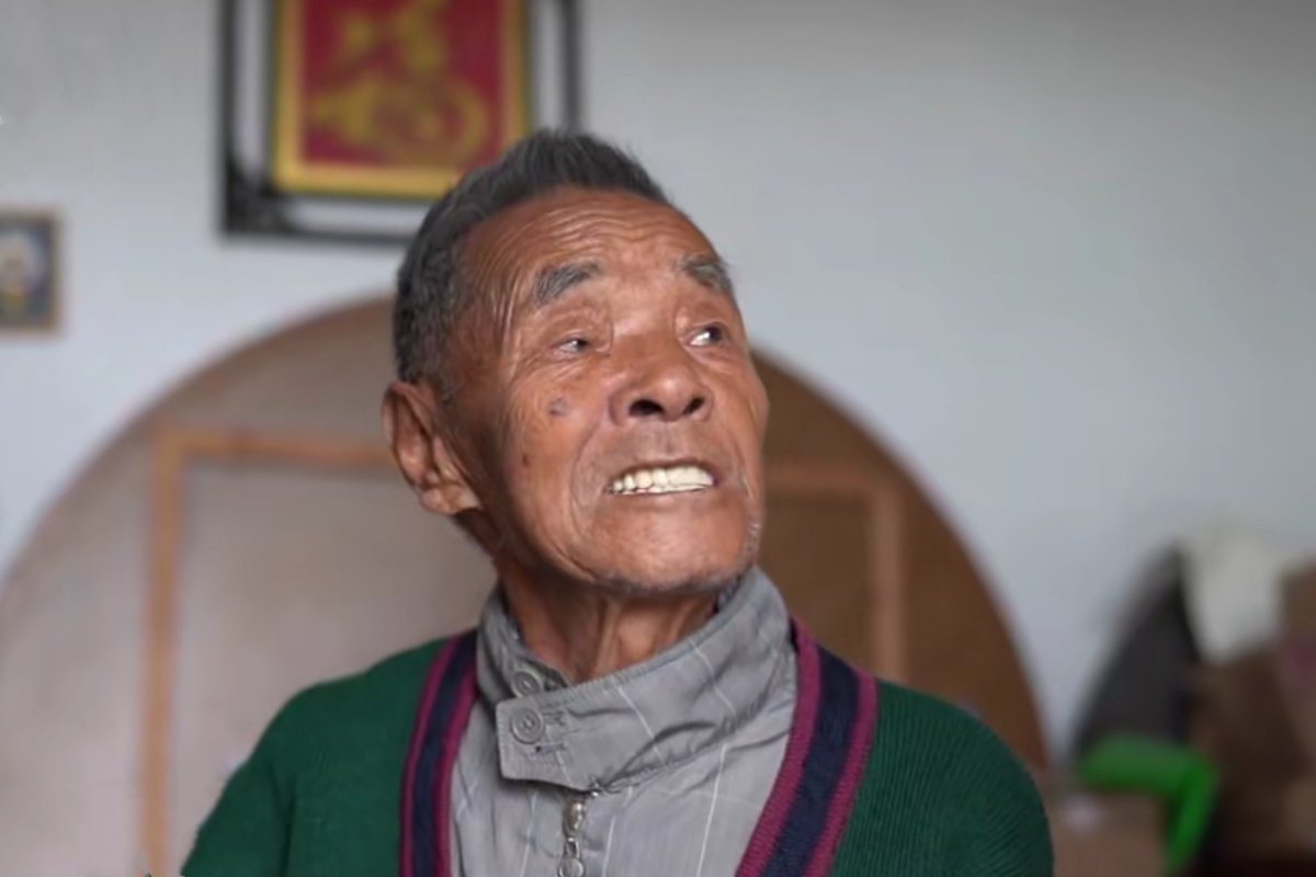 95岁老人坚持54年升国旗,他的爱国信念是什么?