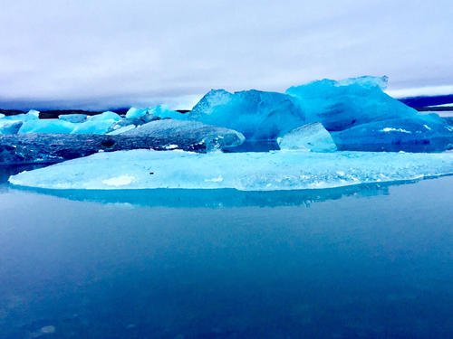 男子在西藏发现蓝色古冰川,蓝色古冰川是如何形成的?