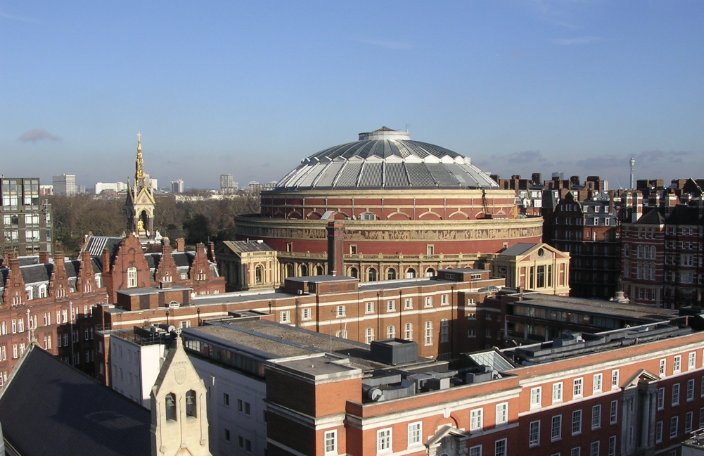 英国的LSE是什么学校，名称、入学的标准是什么。