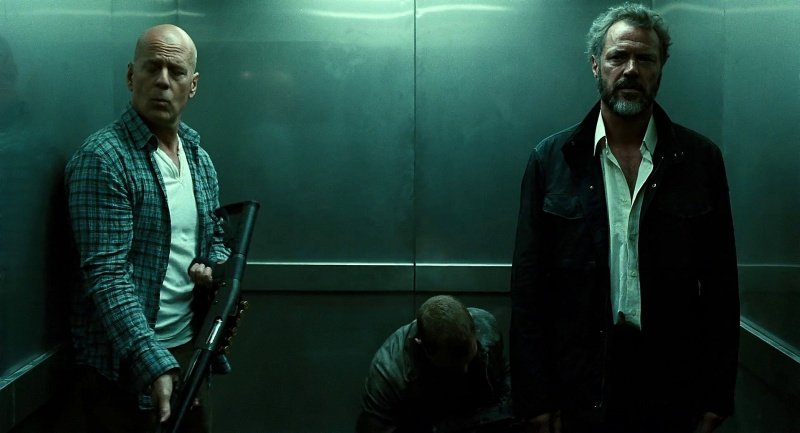 鼠胆龙威5中主演电梯拿的那把抢是什么枪