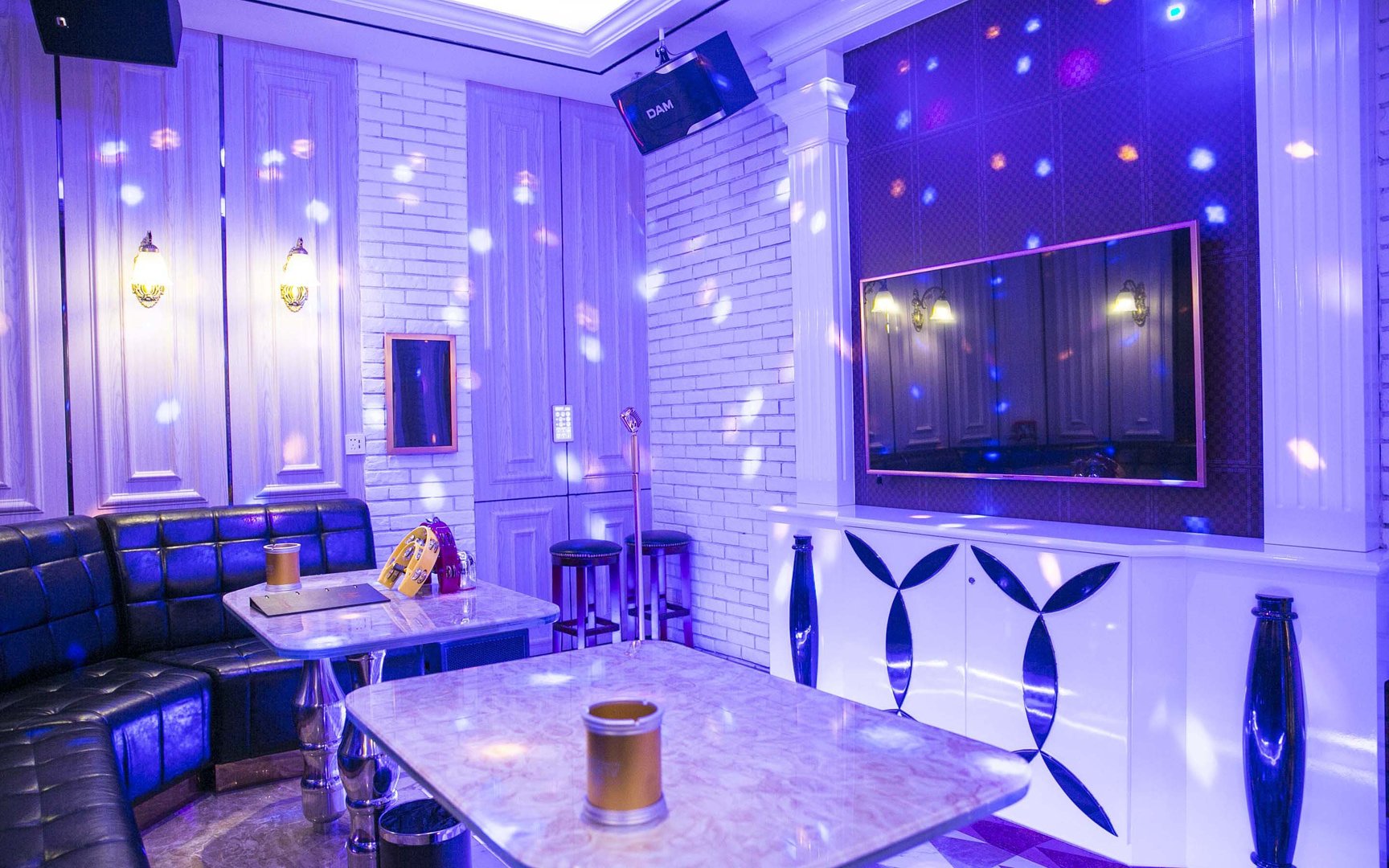 哈尔滨涉疫“私人定制KTV”连夜拆牌,这家KTV被查处的原因是什么?