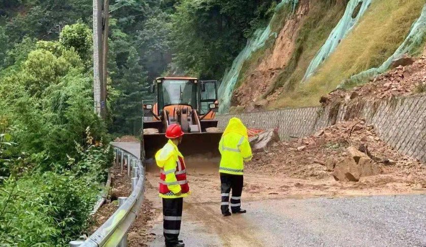 山洪亲历者：要是反方向跑就没命了！如何才能跑对反向？