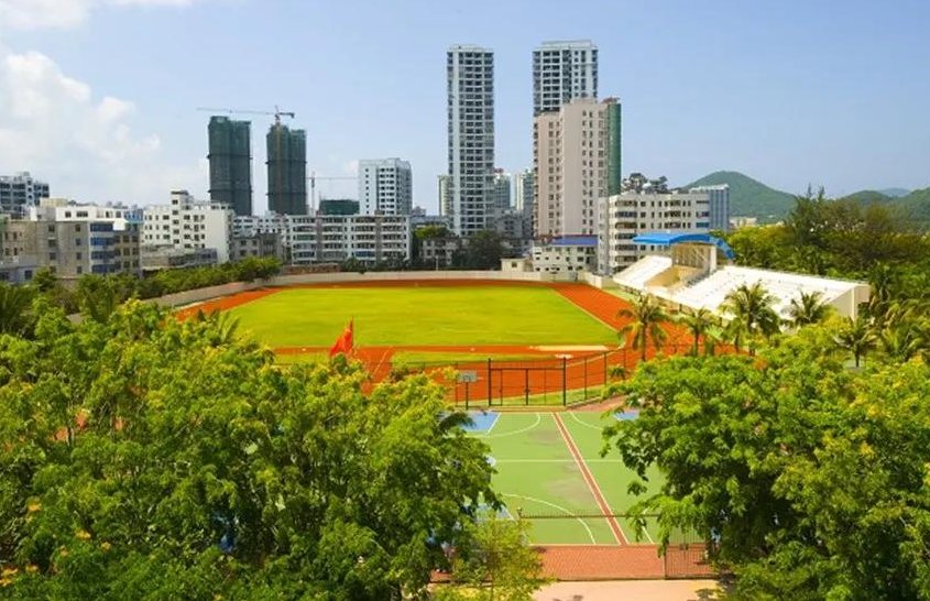 三亚中学2023年学费多少