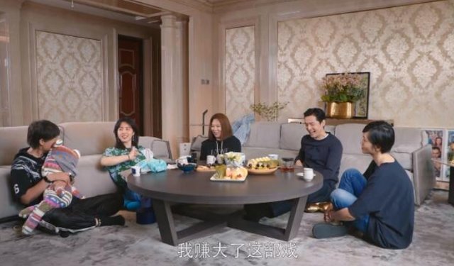 胡歌自曝同班仨男生都被孙莉夺走初吻，究竟是哪三位呢？