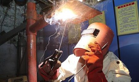 河南80后焊工逆袭年入百万，李迎春是怎么做到的？