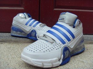 霍华德5代战靴市场价多少钱？