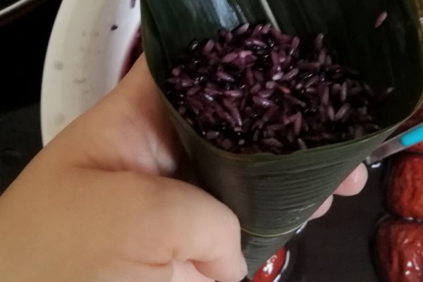 包粽子教程视频慢动作四,角粽