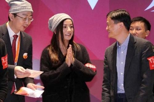 赵薇和马云是什么关系，为何马云会独宠她女儿？