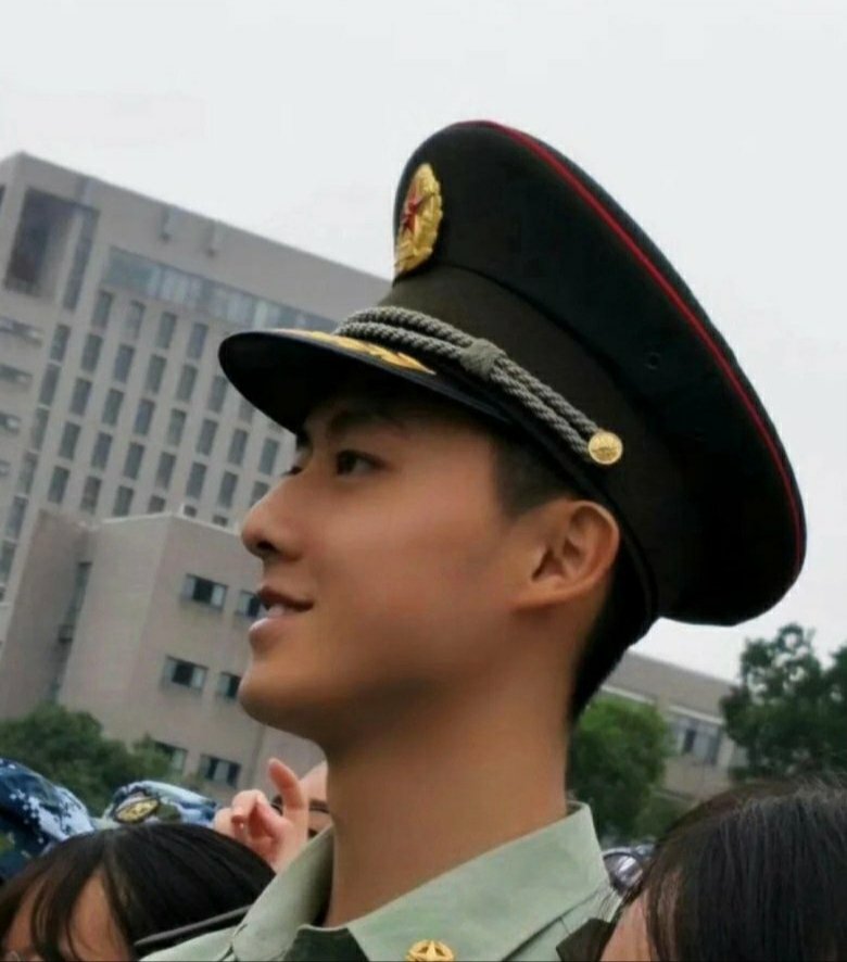 网红小伙刘长江加入海军陆战队引发关注！是什么让他会有这么大的转变？