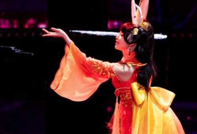 来如雷霆收震怒罢如江海凝清光描绘的是哪种舞蹈