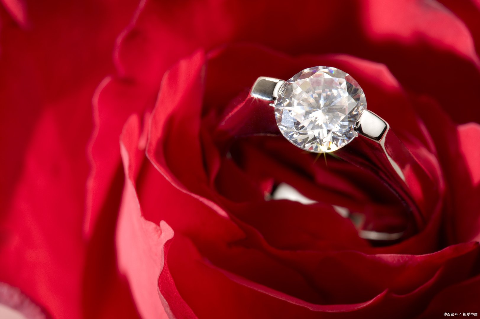 绍兴婚礼习俗是绍兴取得本地老人传承下来的结婚的风俗习惯，有哪些风俗呢？