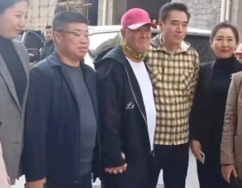 赵本山带陈宝国看房，两人之间是什么关系？