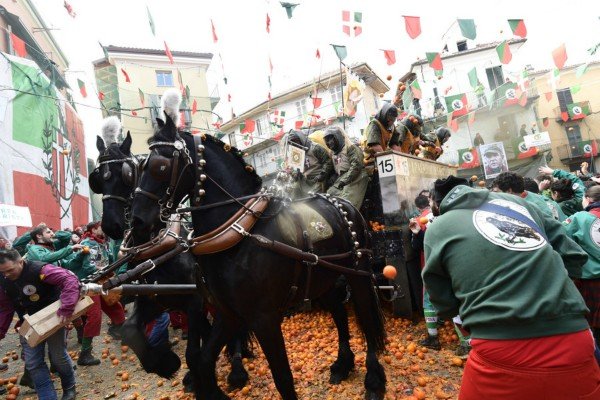 意大利有个橘子大战的节日，是什么啊？