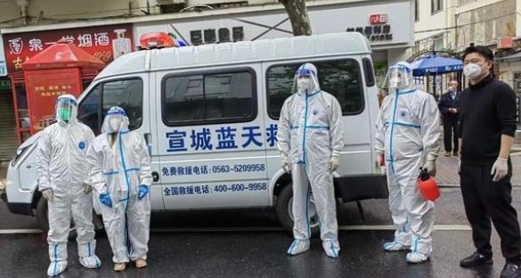 安徽一女子被困上海电话亭数日，家乡出手解救，女子这些天是如何度过的？