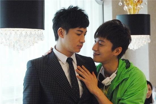 电影《小时代》的是题曲《我好想你》是由哪个台湾乐团演唱的？