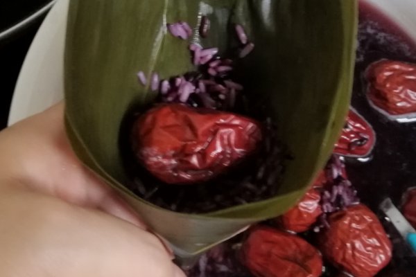 包粽子教程视频慢动作四,角粽