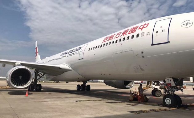 首都机场机务人员在井盖上生煎鸡蛋？