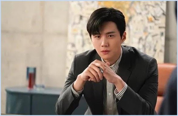 金宣虎将按原计划出演电影《悲伤热带》，这部影片主要讲述的是什么故事？