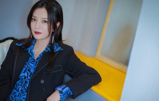 赵薇最近正式宣布国籍，为何知道原因后粉丝沉默了？