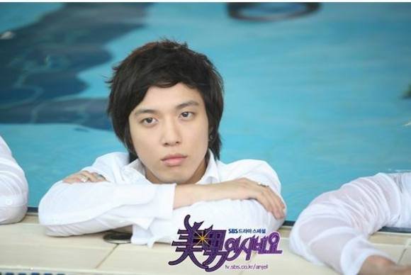 谁能告诉我《原来是美男啊》韩版中的主要内容是什么?