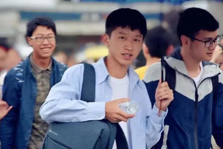 恭喜！14岁男孩考上985大学，他是在怎样的家庭中成长起来的？