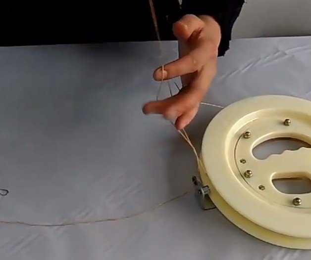 风筝轮万向轮怎么缠线？