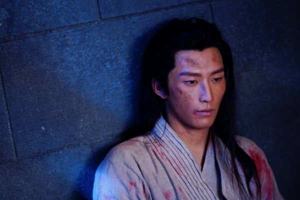 为什么古代砍头会在刀上吐口酒？