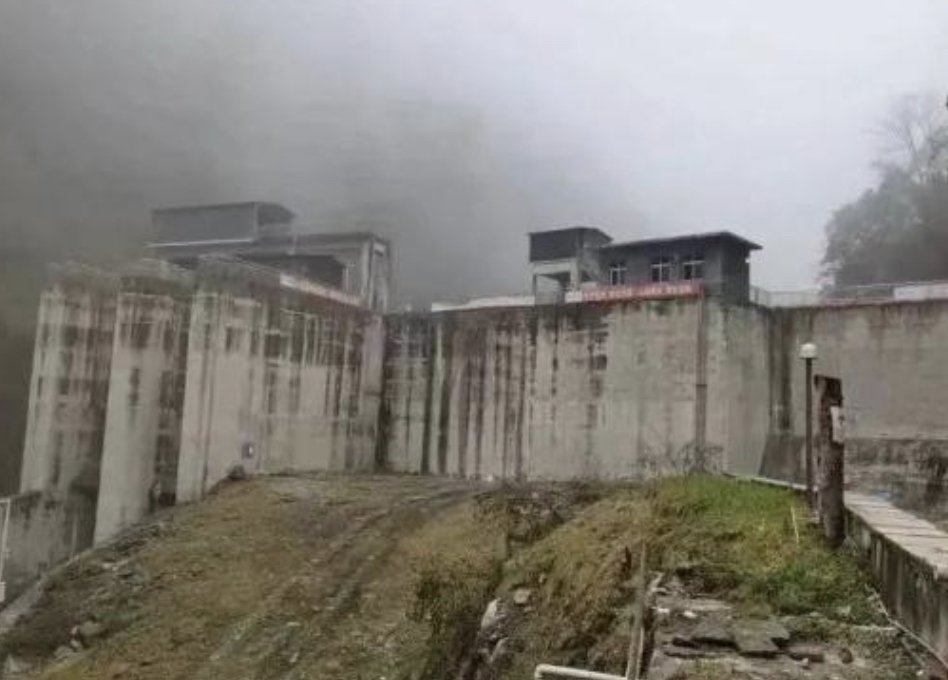 甘宇回到老家拍了全家福：相比入院前重了30多斤，他目前身体情况如何了？