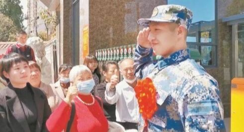 网红小伙刘长江加入海军陆战队引发关注！是什么让他会有这么大的转变？