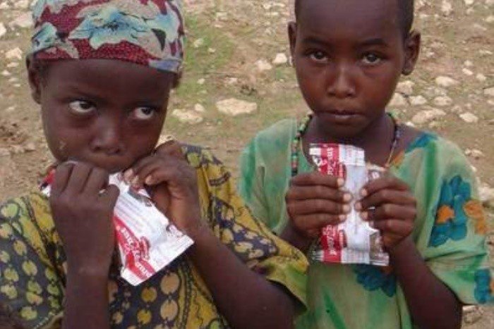 五次只身前往非洲大陆的梁子，究竟多有勇气？