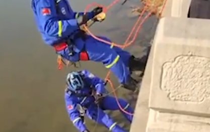 江苏男子钓鱼勾到一溺亡老人，这位老人为何会有如此举动？