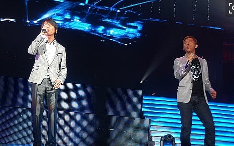 我的世界从此以后多了一个你。。。是哪首歌词里的？？