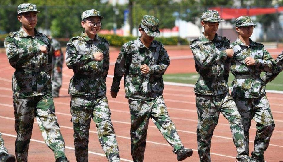 保安训练疯狂顺拐是怎么回事？