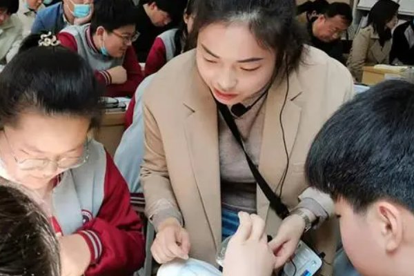 千___百___四字词语