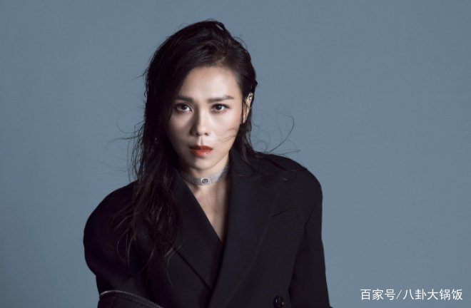 给陈奕迅写歌被拒，自己拿来“凑数”却成歌后，陈奕迅只能翻唱，她是谁？