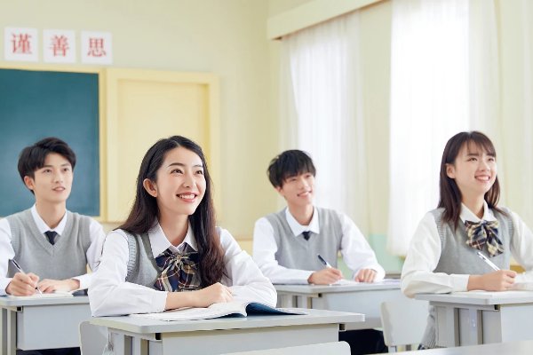 摇首顿足形容什么动物