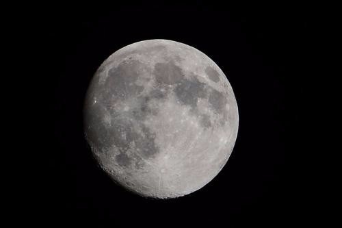 “月亮跟着人走”是什么原理？