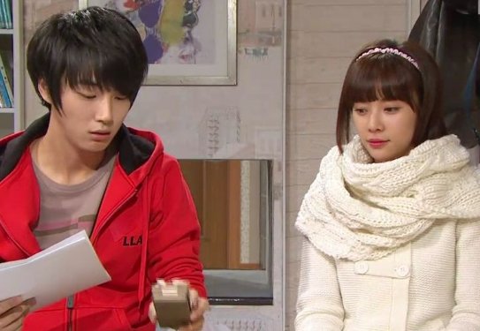 穿透屋顶的highkick，中俊赫和世景？