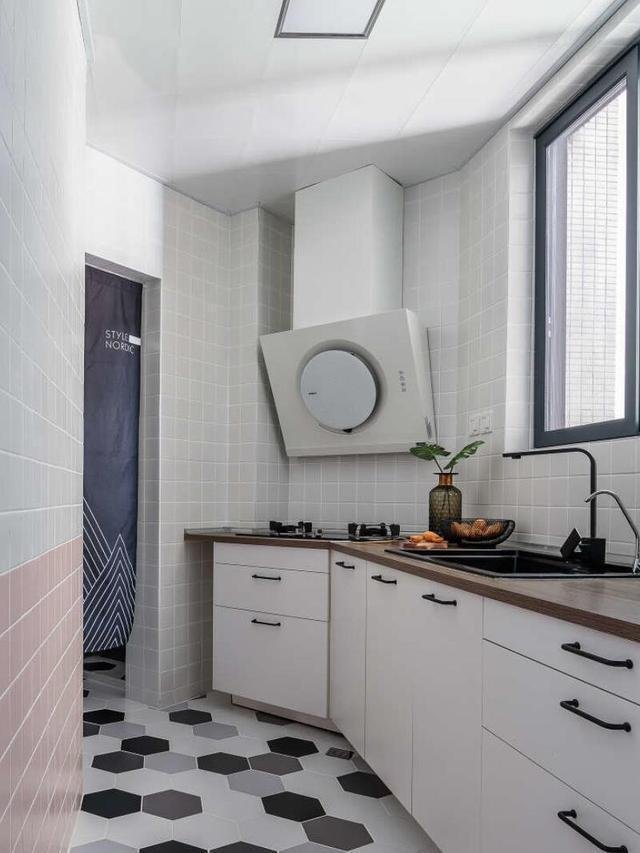 成都姑娘自律的生活,全屋又酷又浪漫,她们到底有多内卷?