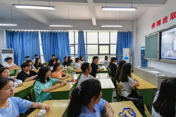 开窗放入大江来全诗