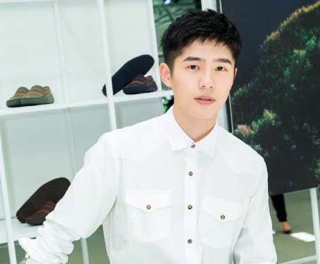 刘昊然的家庭背景很强大吗？刘昊然的爸爸是做什么工作的？