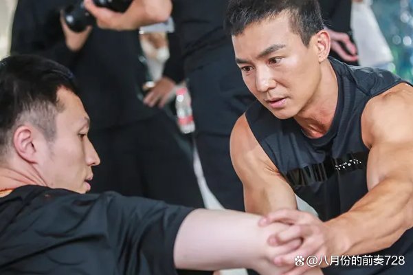 觉得楼上邻居太吵，女子向物业反映情况，保安一句他是刘畊宏解决，咋回事？