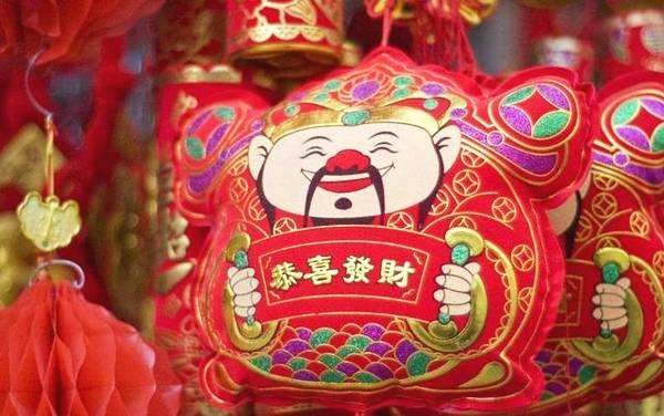 一首新年歌，歌词好像是:恭祝大家新年好，新年发大财……